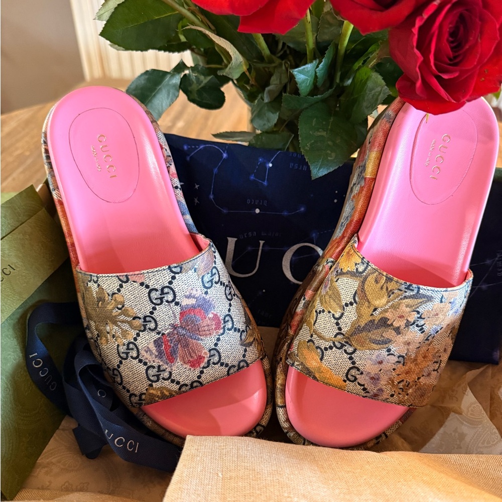 Like new! Authentic! Gucci GG Flora Beige multi Slide Sandals! 37.5 Full Set!